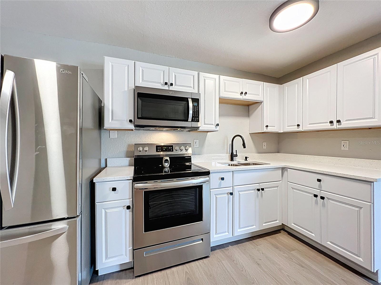 Image 9 of 39 For 612 Acapulca Way