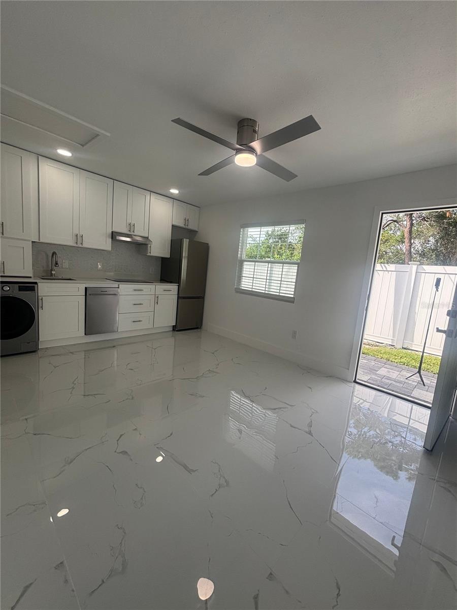 Image 4 of 9 For 1524 Windermere Road A