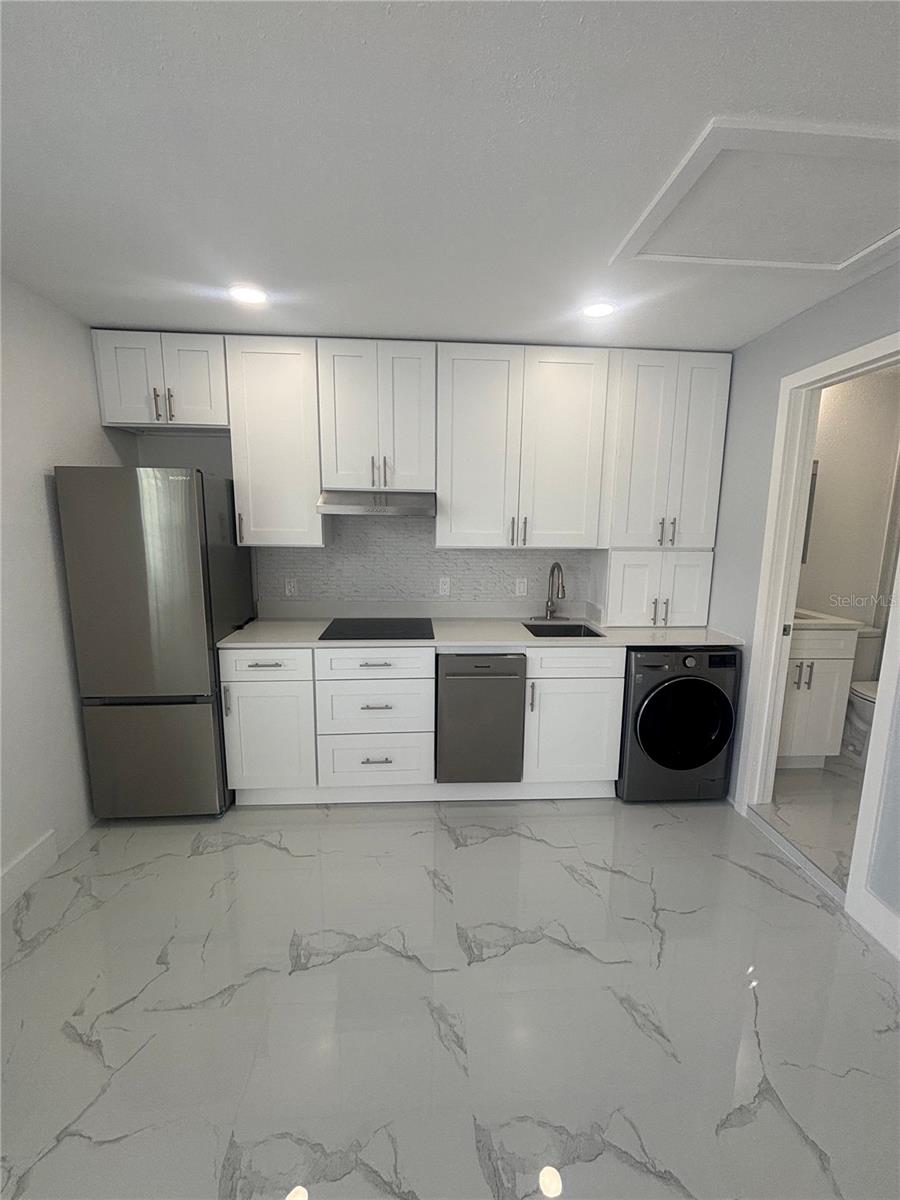 Image 2 of 8 For 1524 Windermere Road B