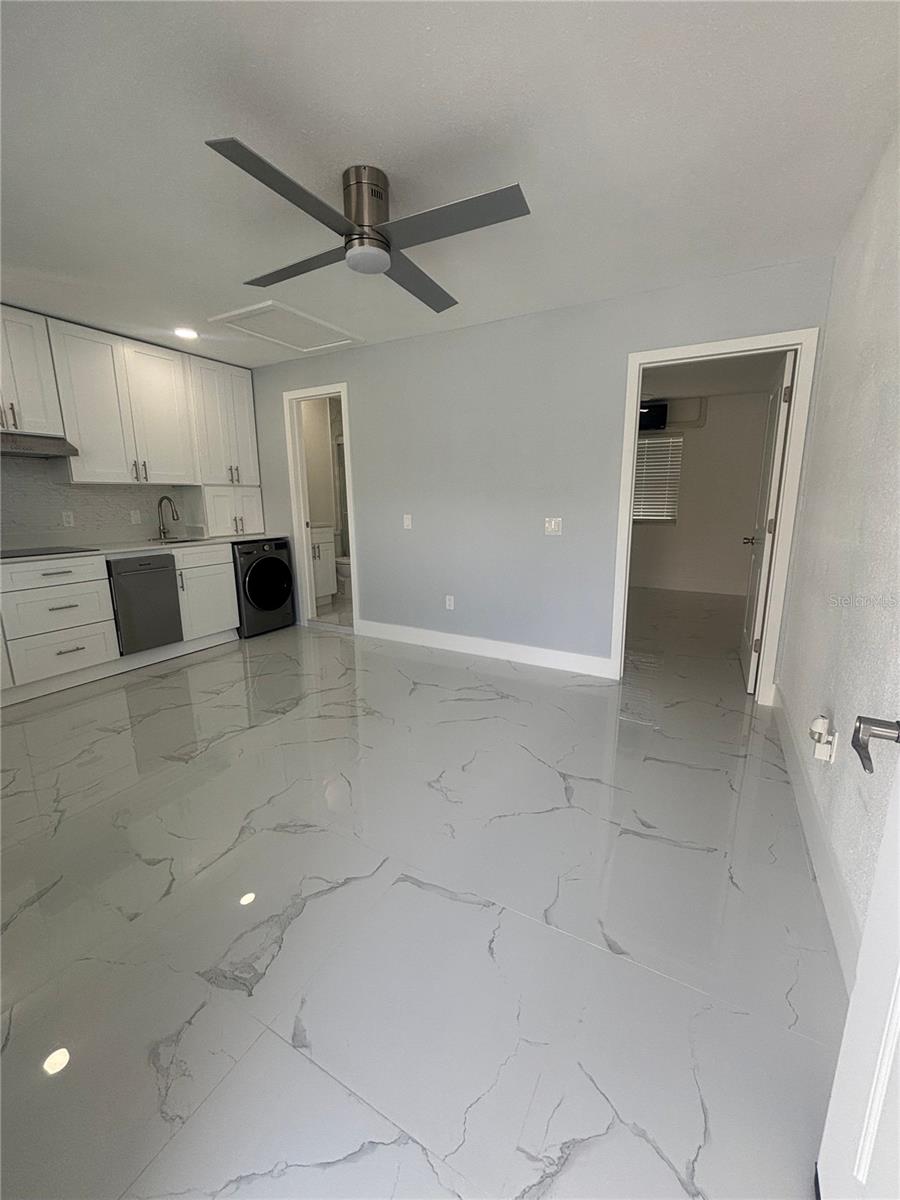 Image 3 of 8 For 1524 Windermere Road B