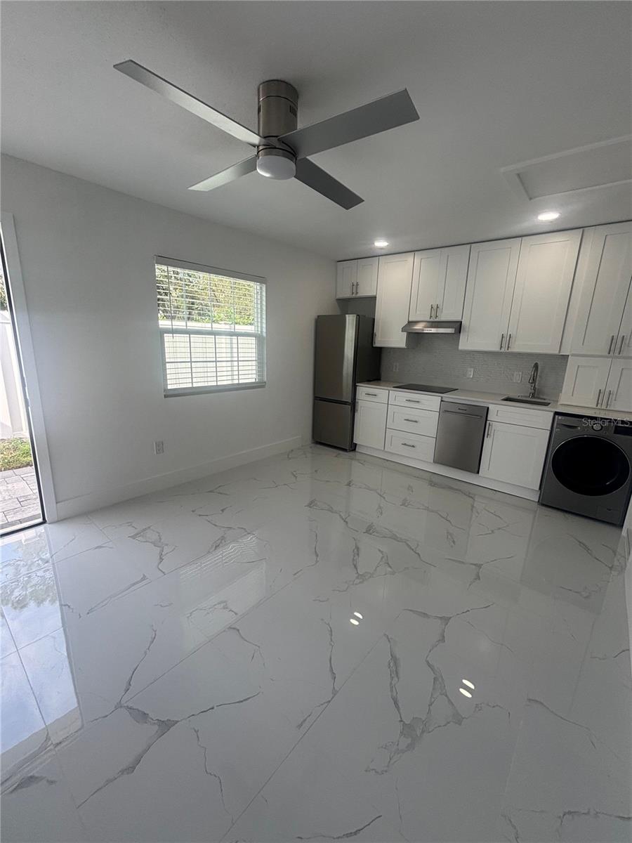 Image 5 of 8 For 1524 Windermere Road B