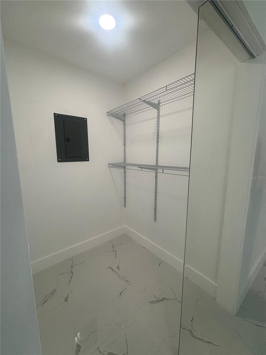 Image 7 of 8 For 1524 Windermere Road B