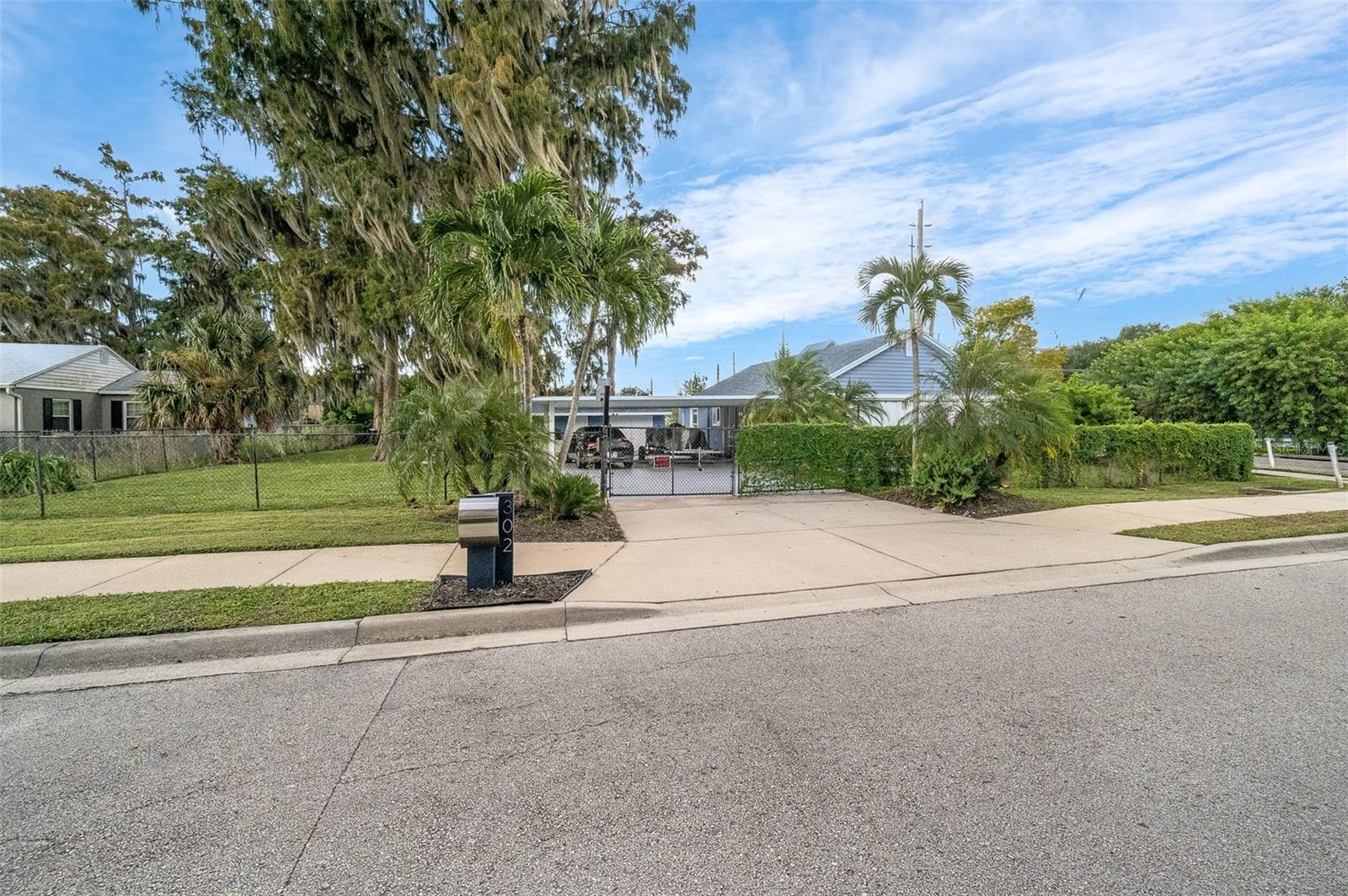 Image 13 of 67 For 302 Drury Avenue
