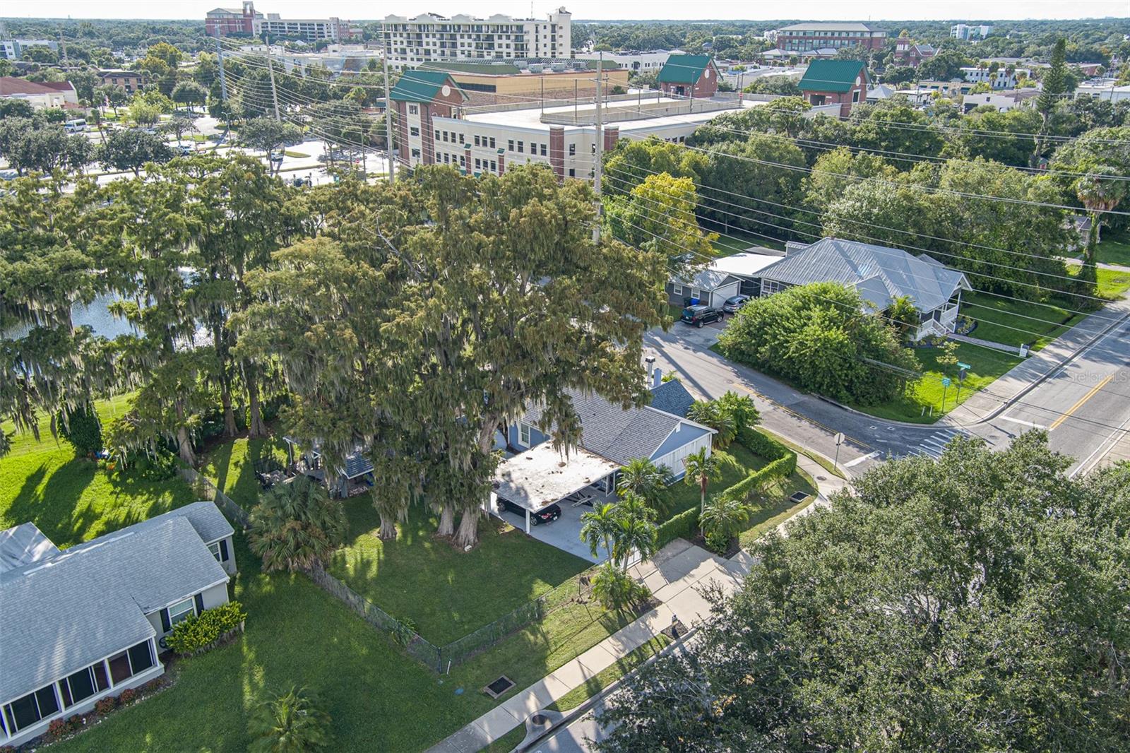 Image 4 of 67 For 302 Drury Avenue