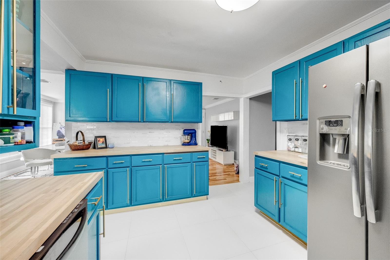 Image 41 of 67 For 302 Drury Avenue