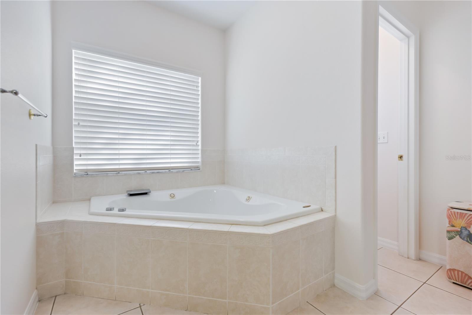 Image 27 of 91 For 2970 Windsong Lane