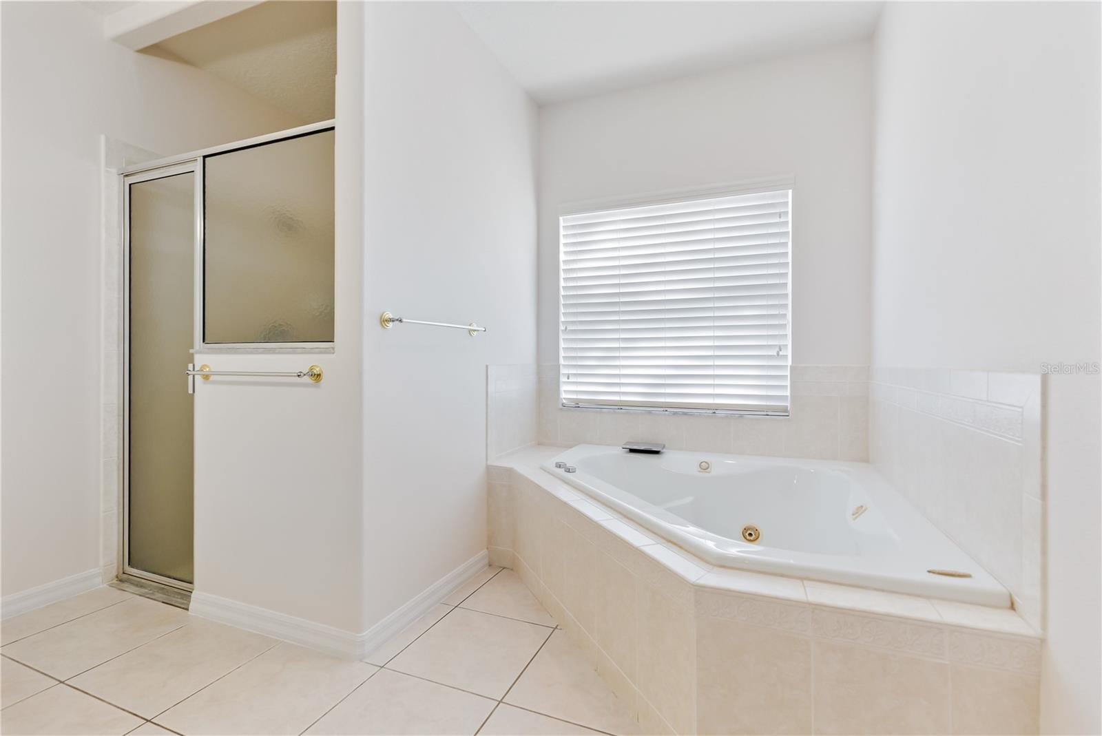 Image 28 of 91 For 2970 Windsong Lane