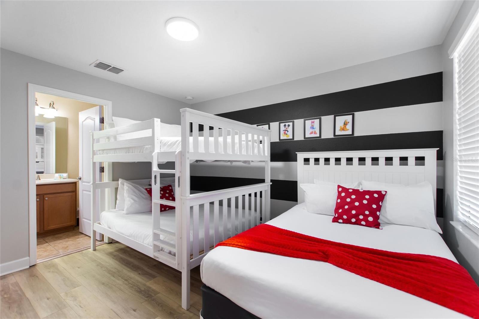 Image 32 of 70 For 1454 Myrtlewood Street