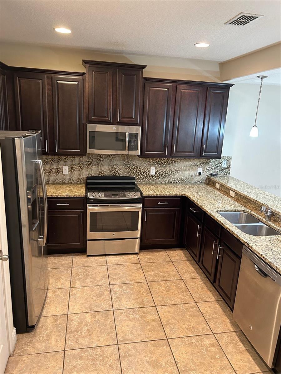 Image 5 of 49 For 8135 Roseville Boulevard