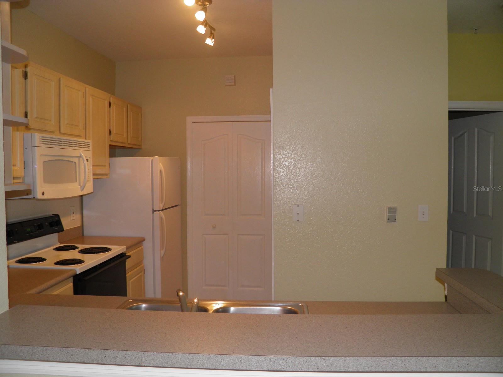 Image 5 of 15 For 8907 Legacy Court 106