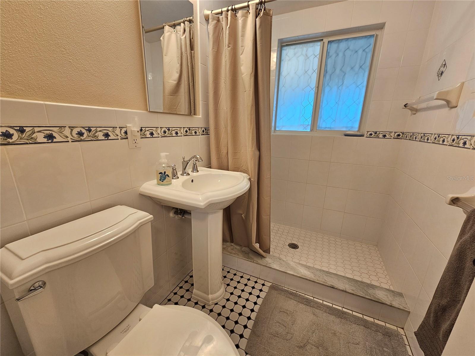 Image 21 of 36 For 1153 Clark Street