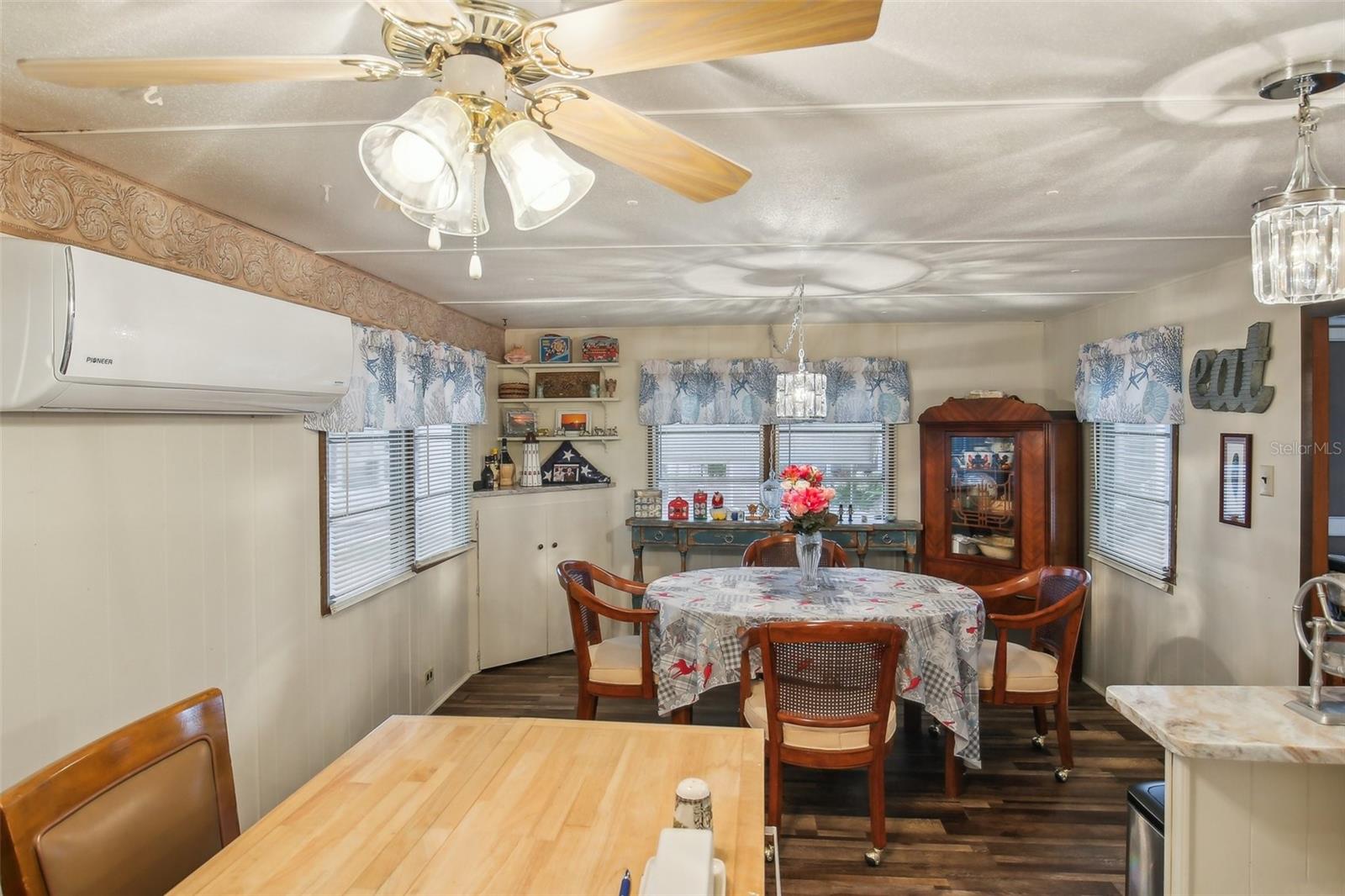 Listing photo id 8 for 1600 Old Coachman Road 311