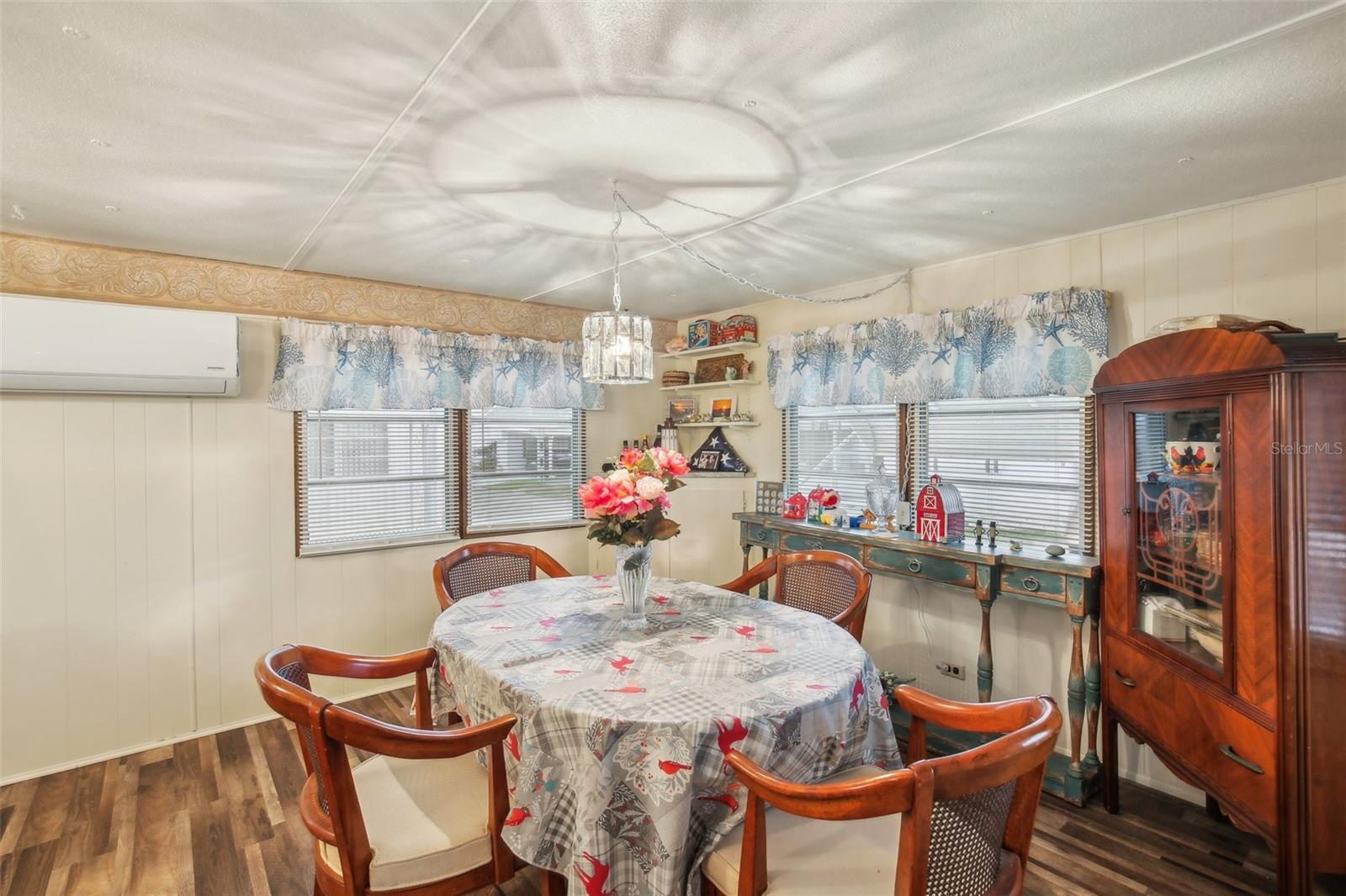 Listing photo id 9 for 1600 Old Coachman Road 311