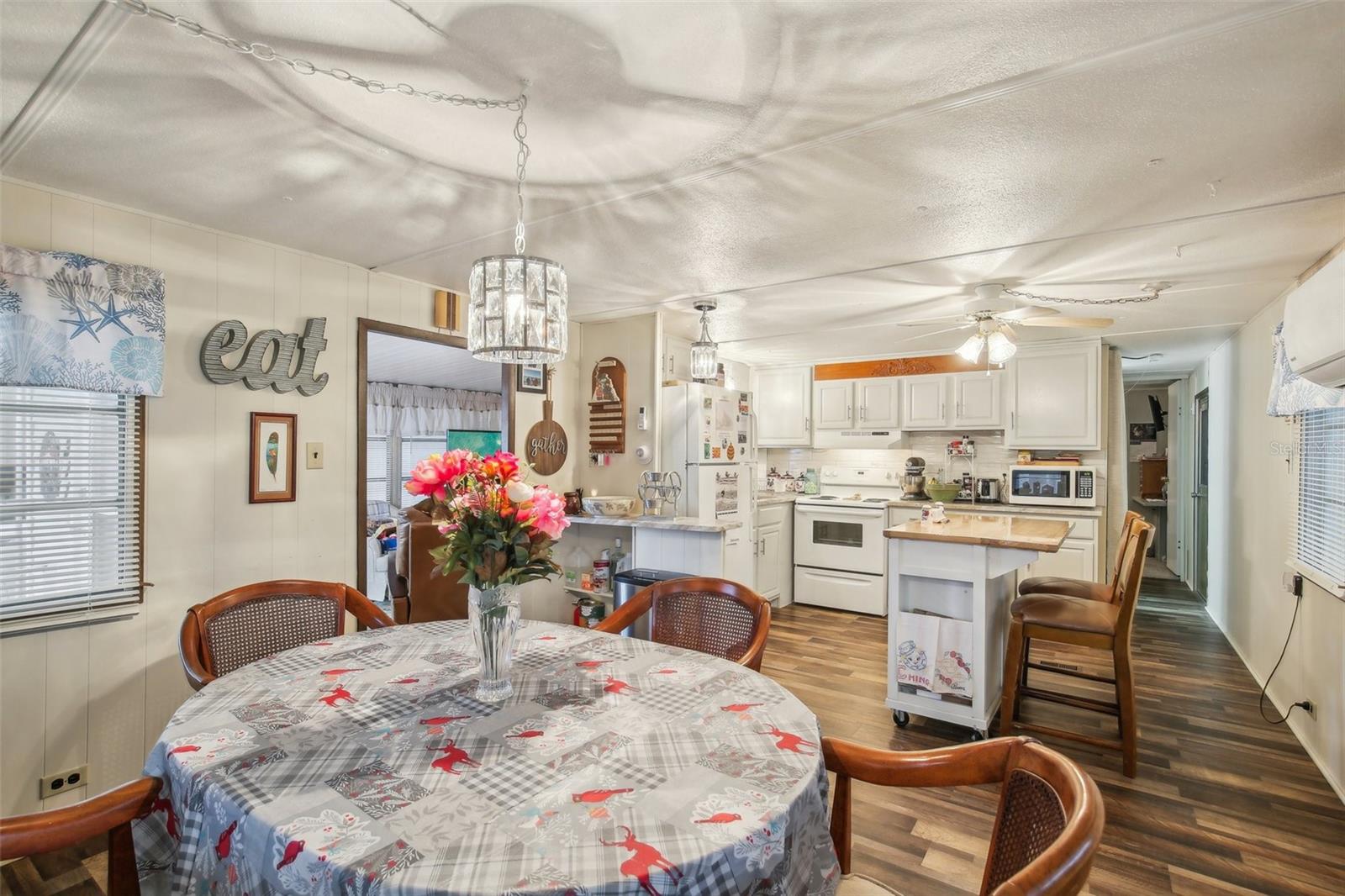 Listing photo id 10 for 1600 Old Coachman Road 311