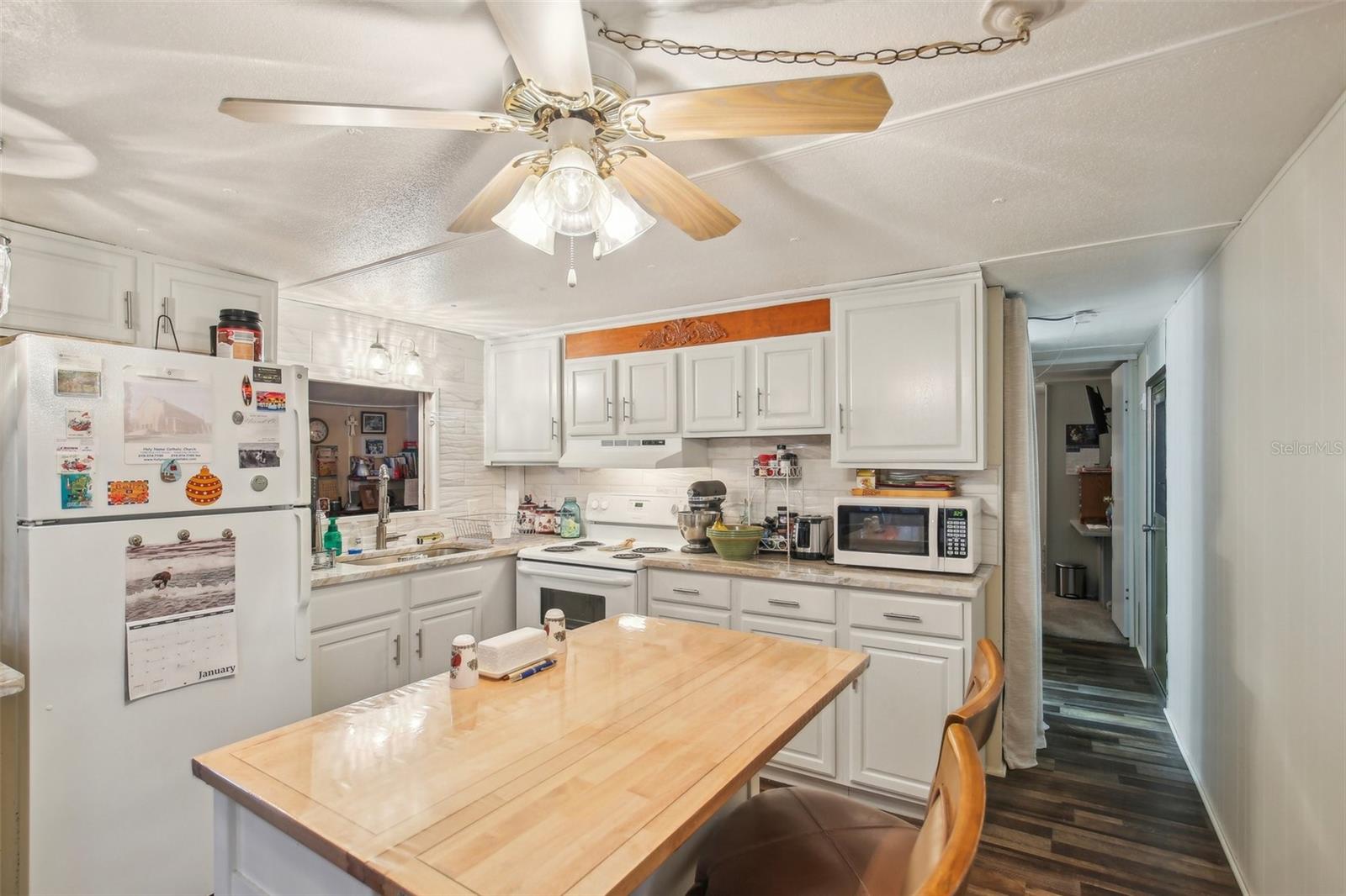 Listing photo id 12 for 1600 Old Coachman Road 311