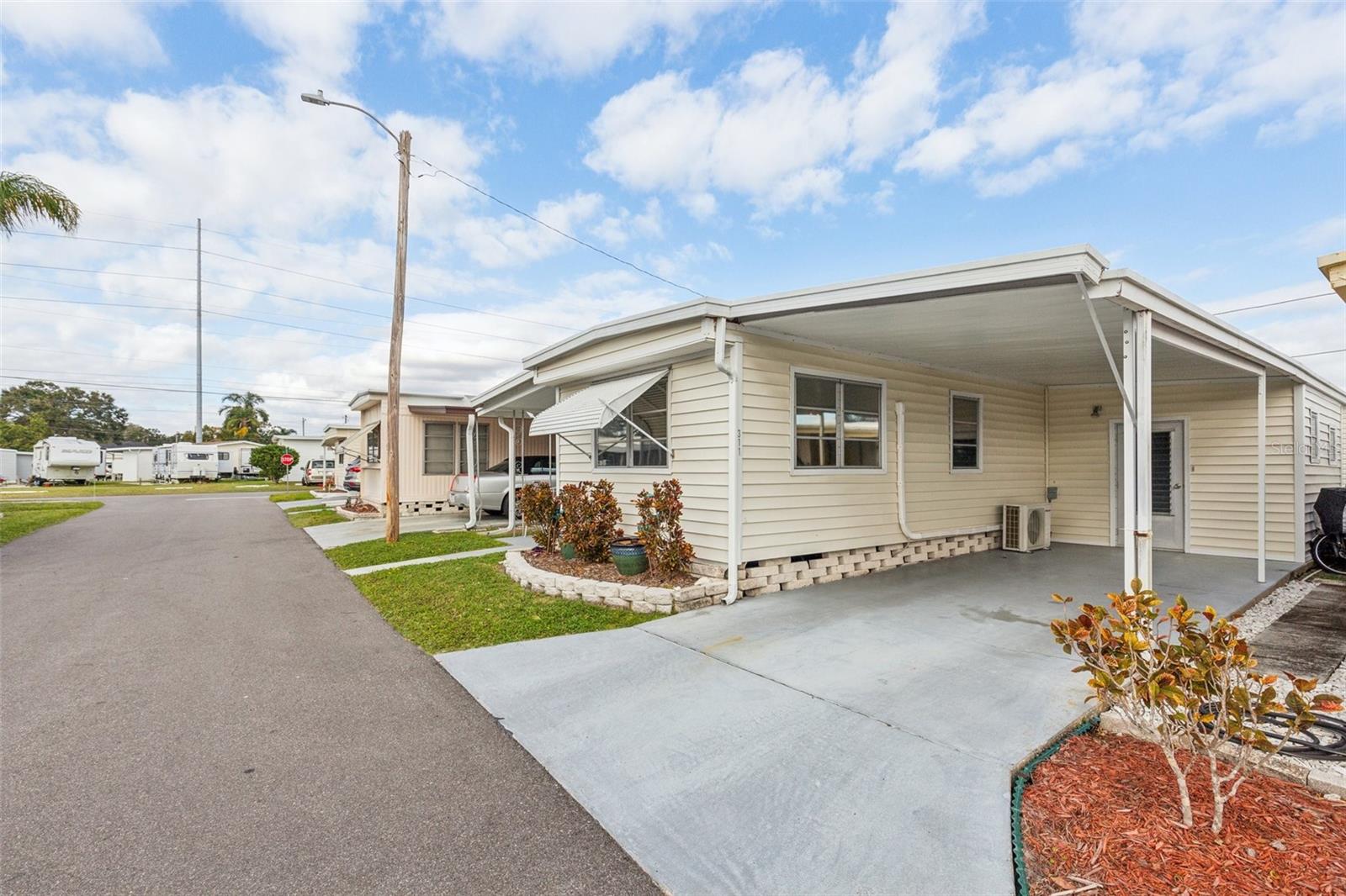 Listing photo id 0 for 1600 Old Coachman Road 311