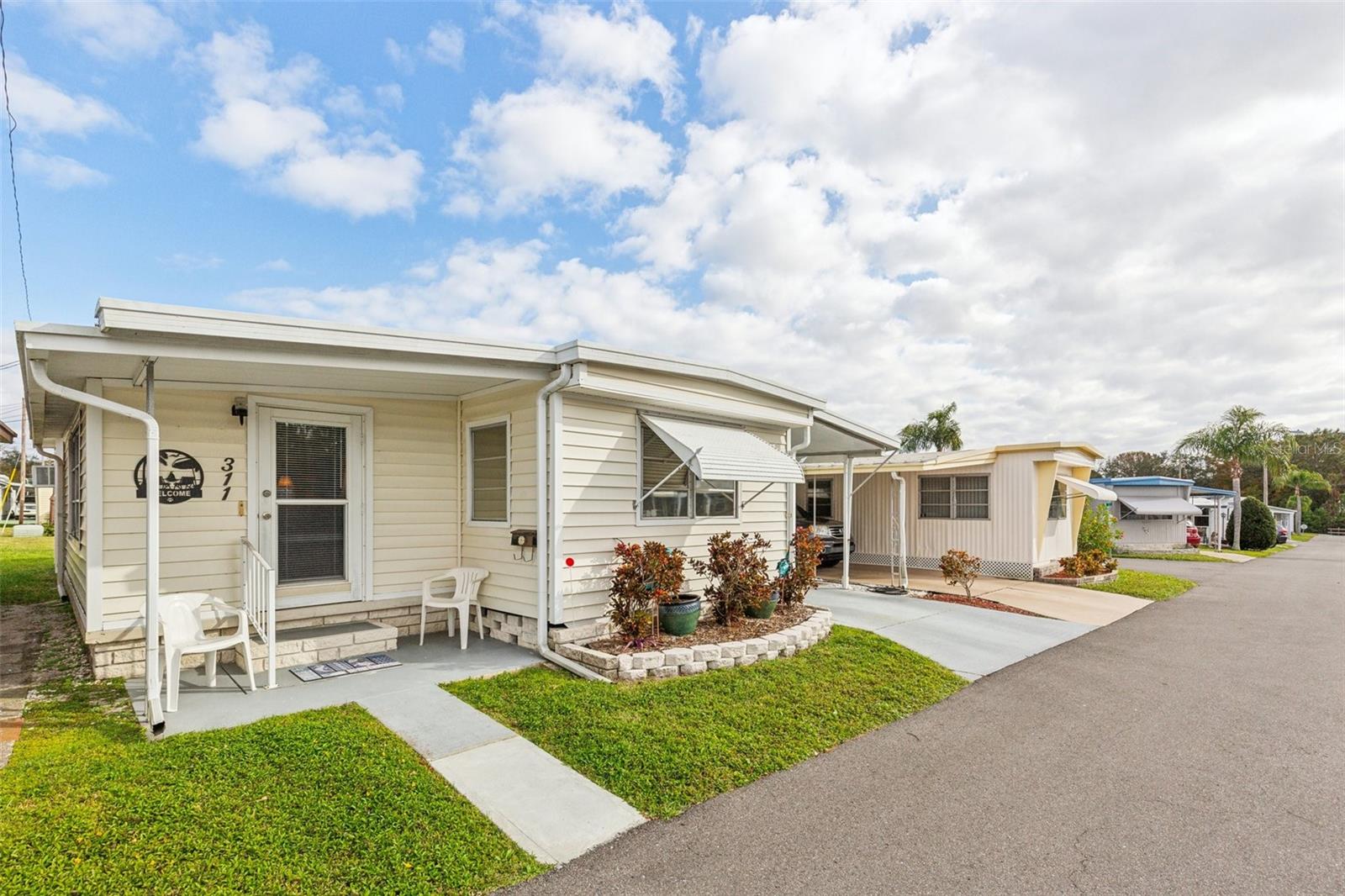 Listing photo id 1 for 1600 Old Coachman Road 311