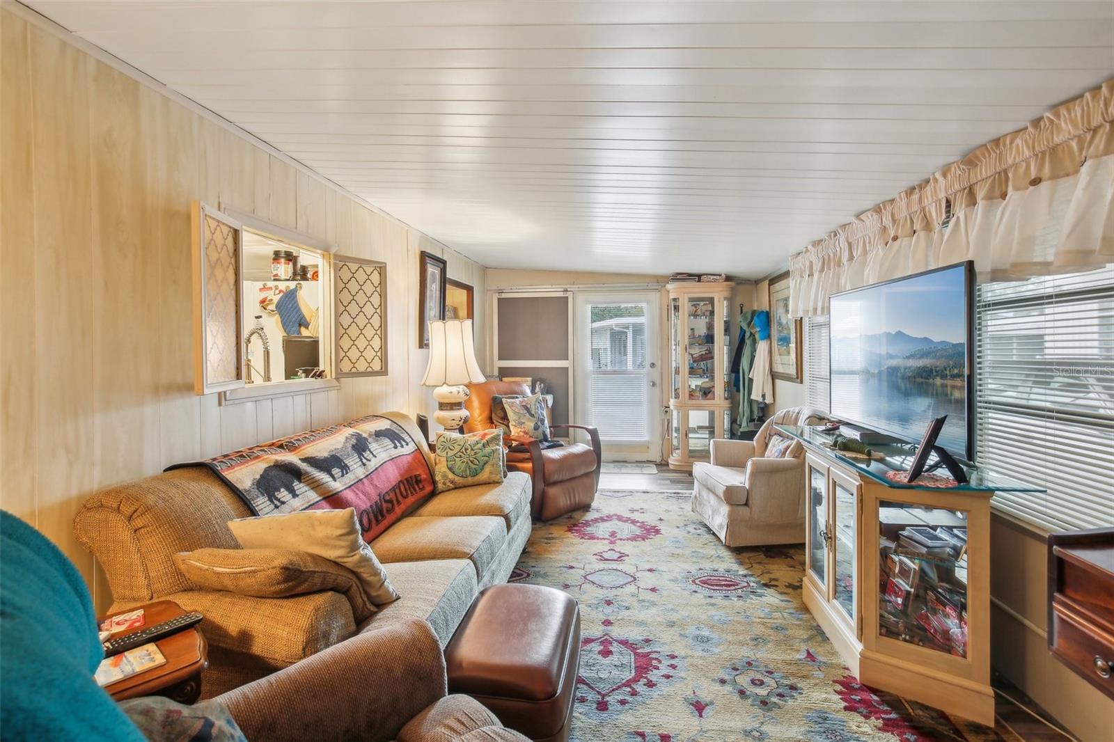 Listing photo id 4 for 1600 Old Coachman Road 311