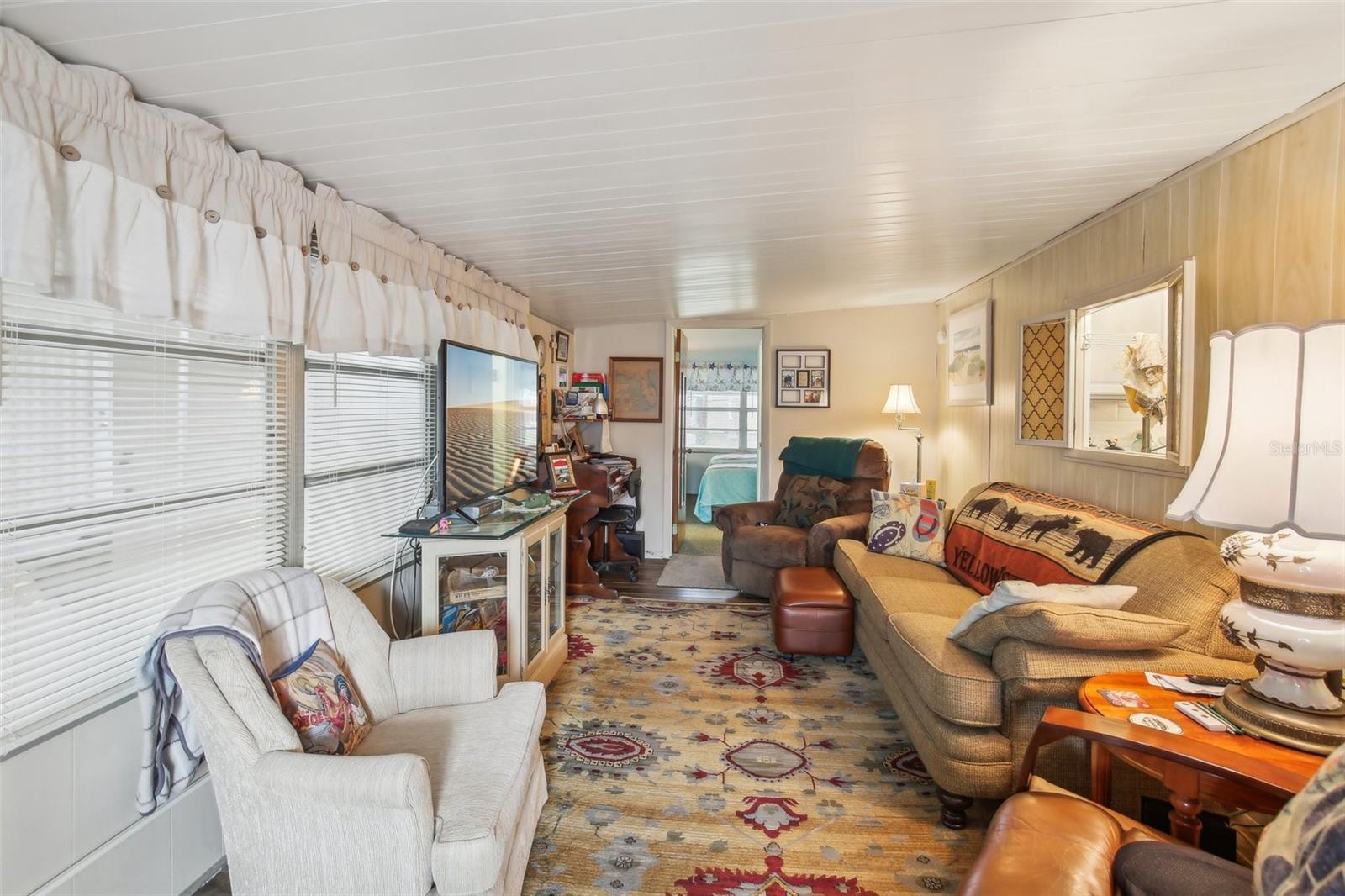 Listing photo id 5 for 1600 Old Coachman Road 311