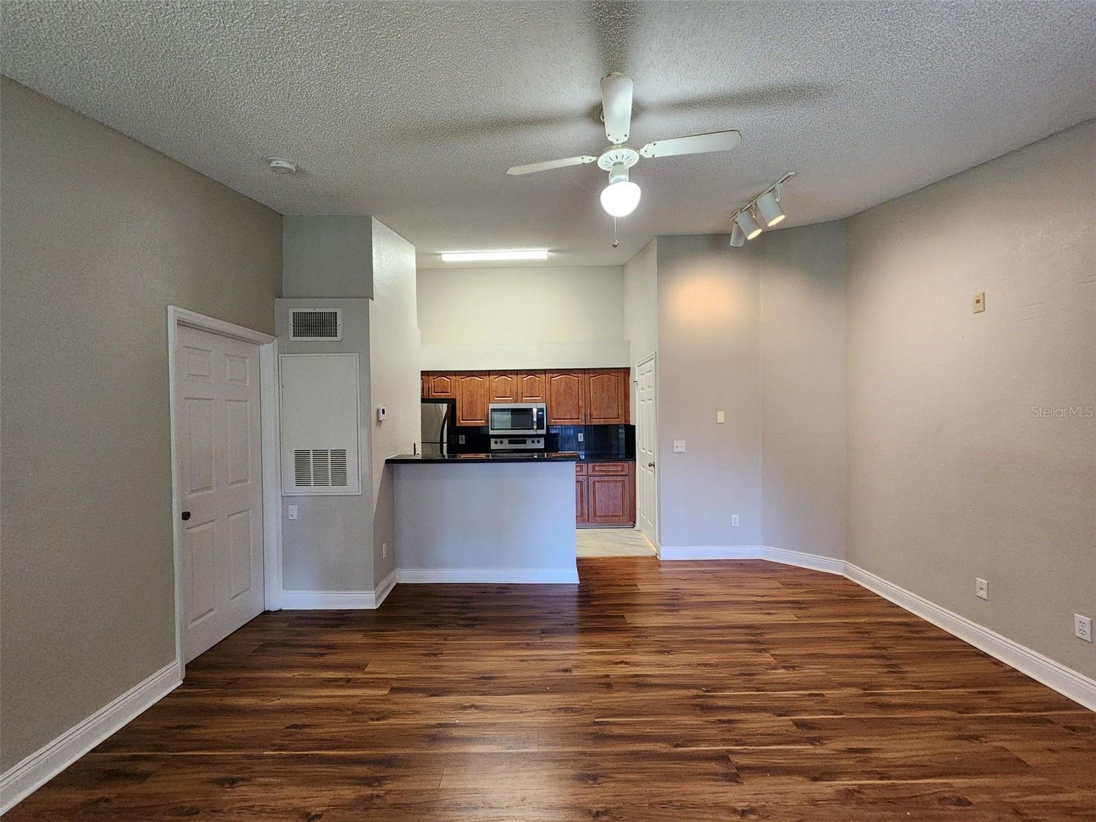 Image 14 of 25 For 2226 Metropolitan Way 1128