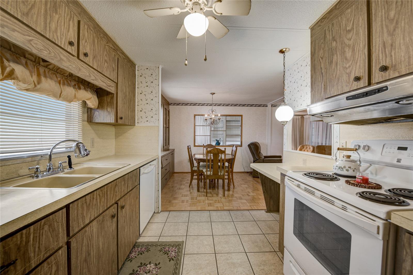 Image 17 of 40 For 5619 Bayshore Road 312