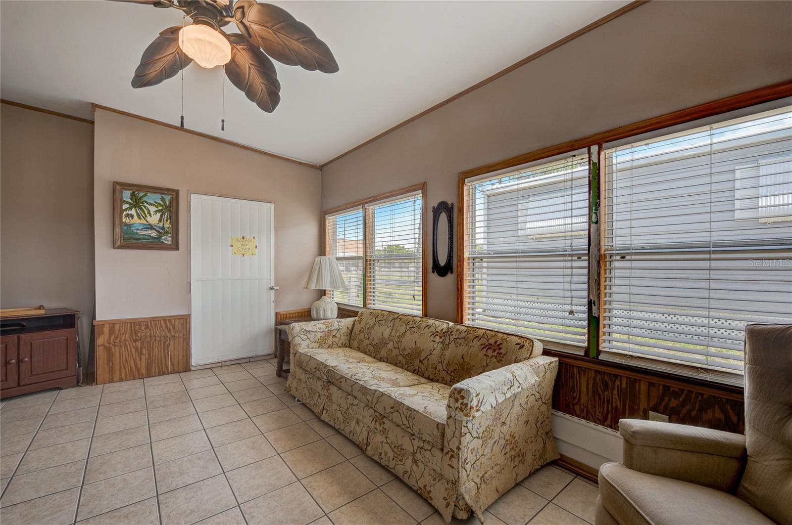 Image 19 of 40 For 5619 Bayshore Road 312