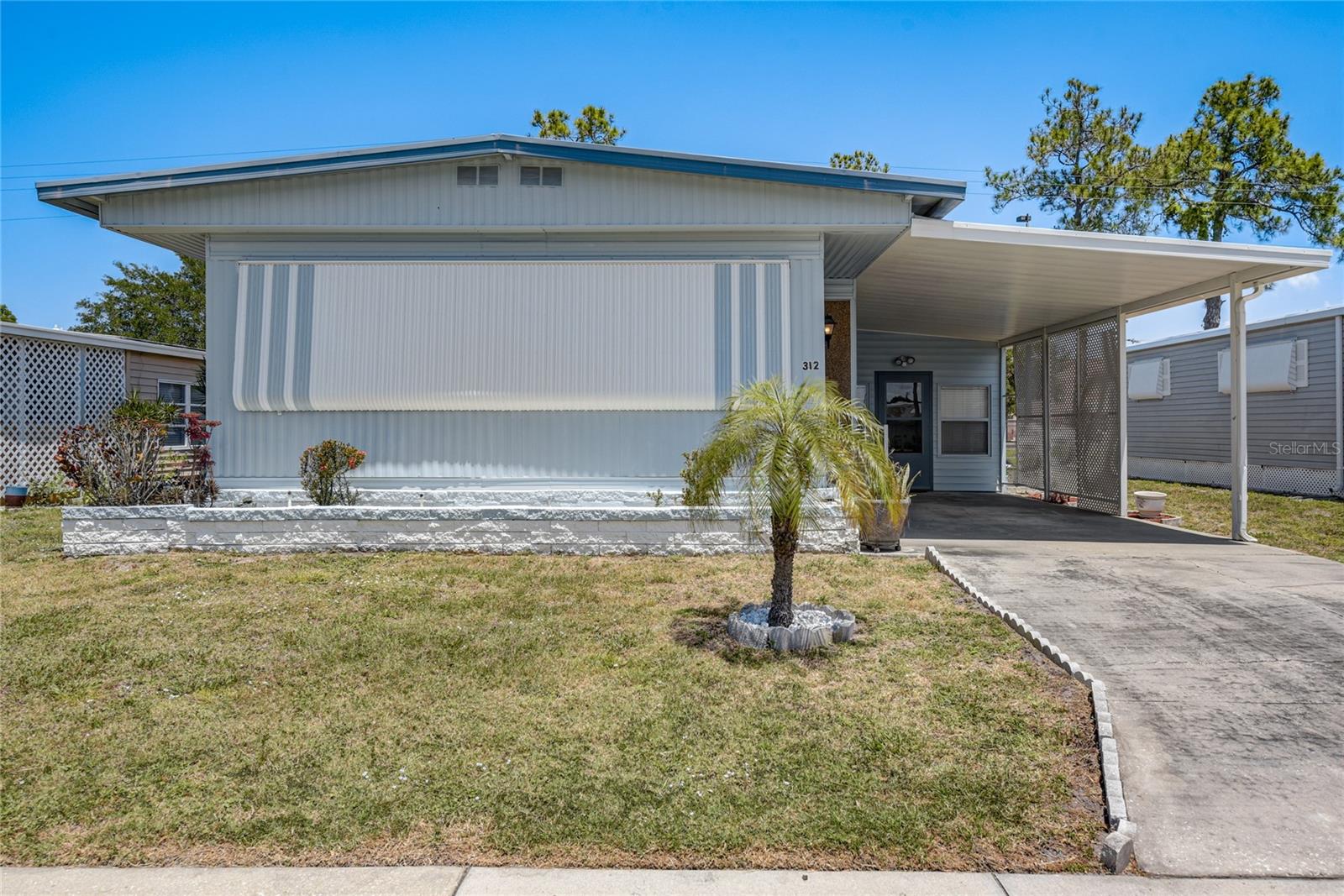 Image 2 of 40 For 5619 Bayshore Road 312