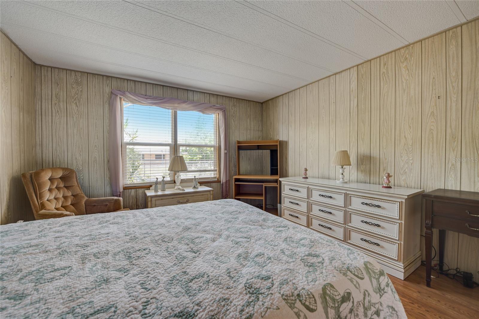 Image 28 of 40 For 5619 Bayshore Road 312