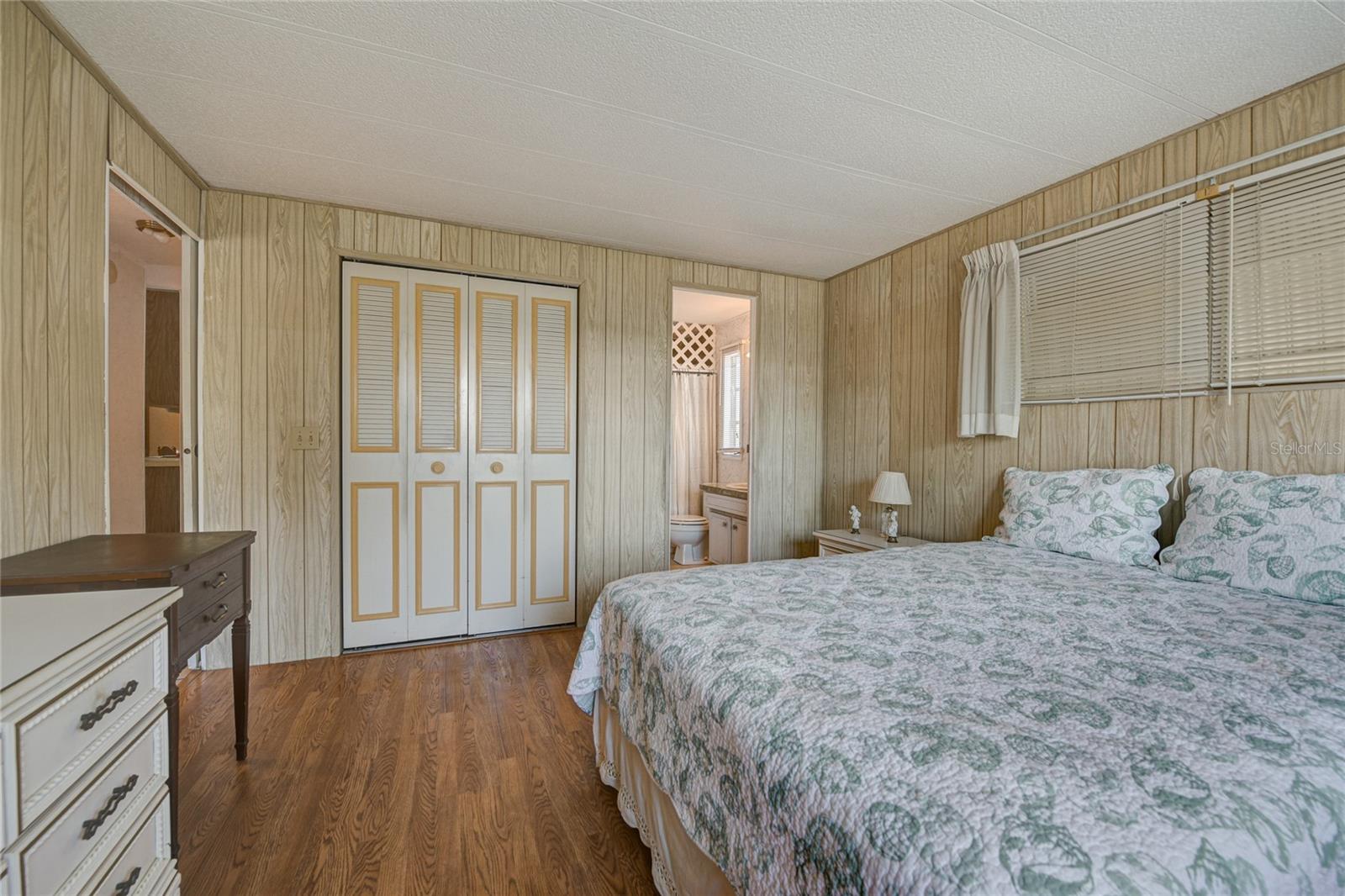 Image 29 of 40 For 5619 Bayshore Road 312