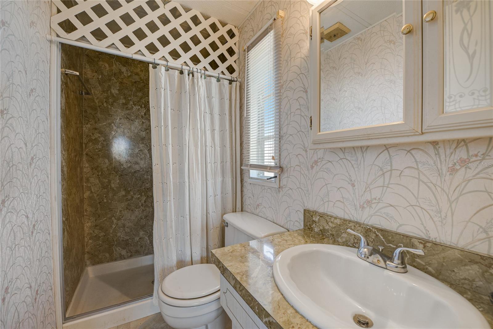 Image 31 of 40 For 5619 Bayshore Road 312