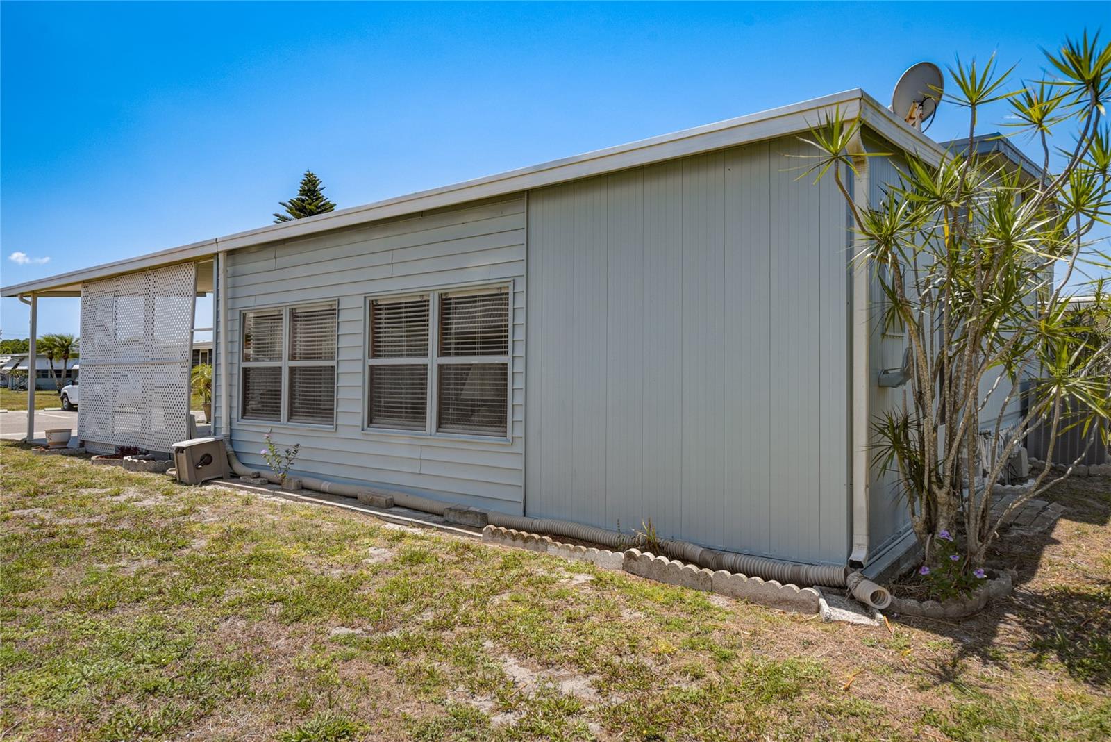 Image 33 of 40 For 5619 Bayshore Road 312