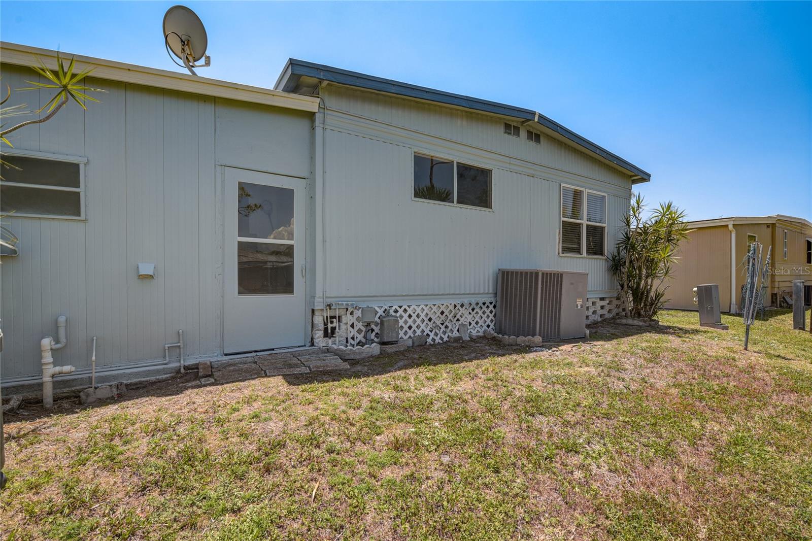 Image 34 of 40 For 5619 Bayshore Road 312