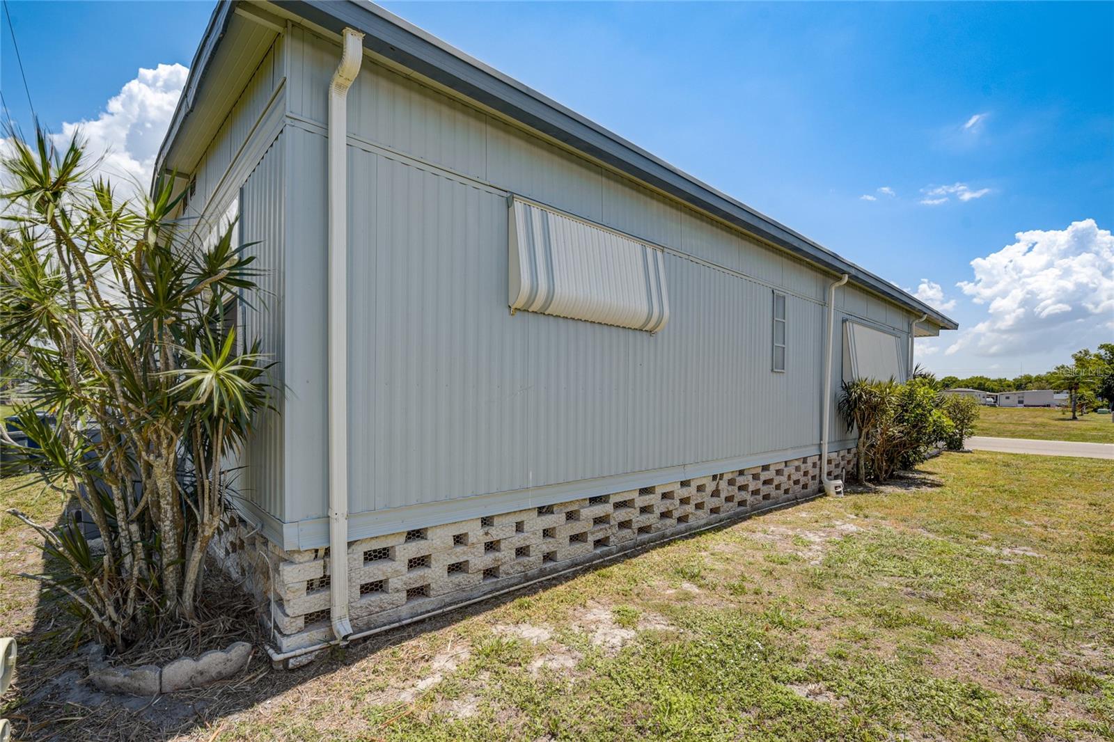 Image 35 of 40 For 5619 Bayshore Road 312