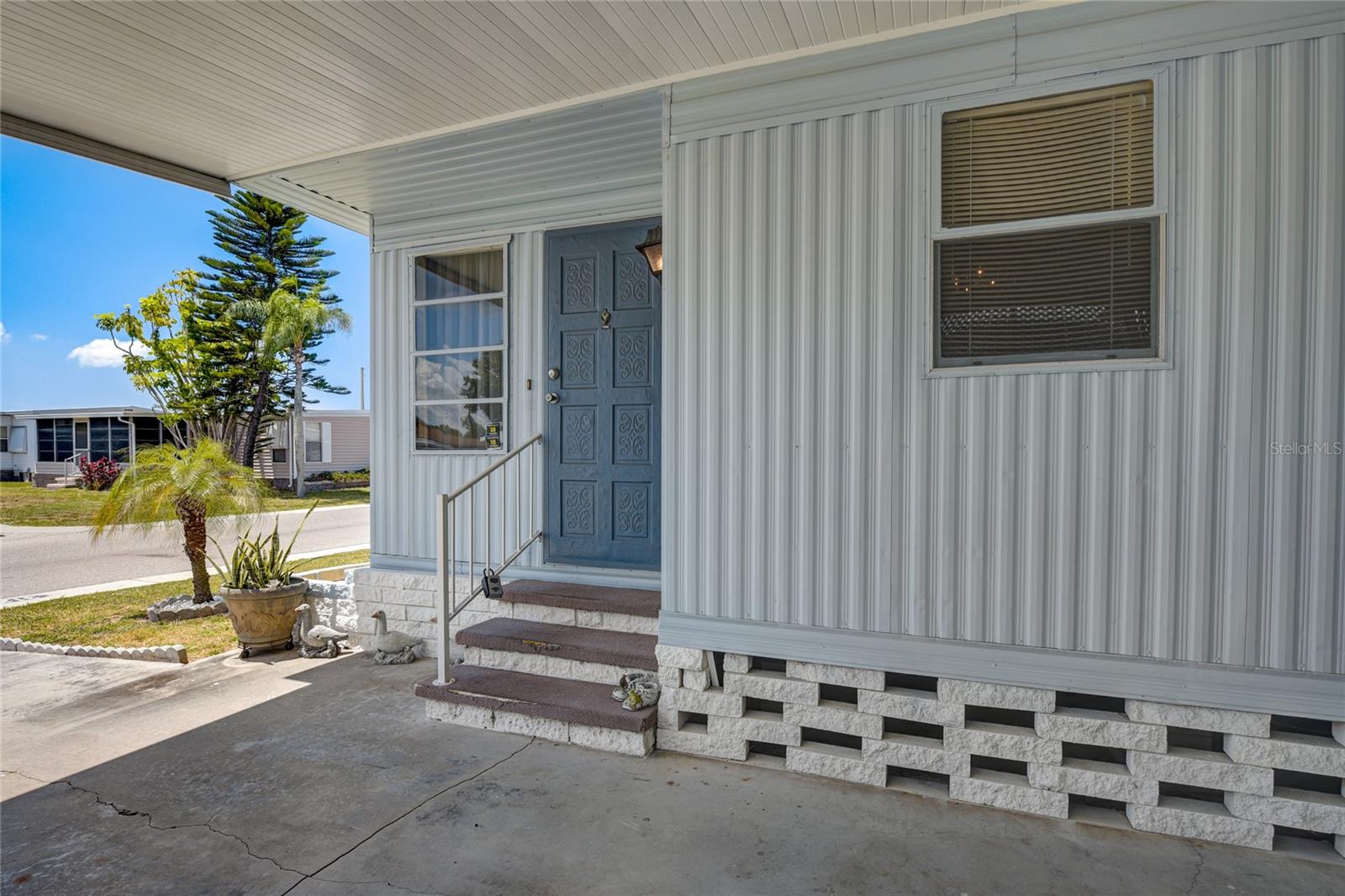 Image 5 of 40 For 5619 Bayshore Road 312