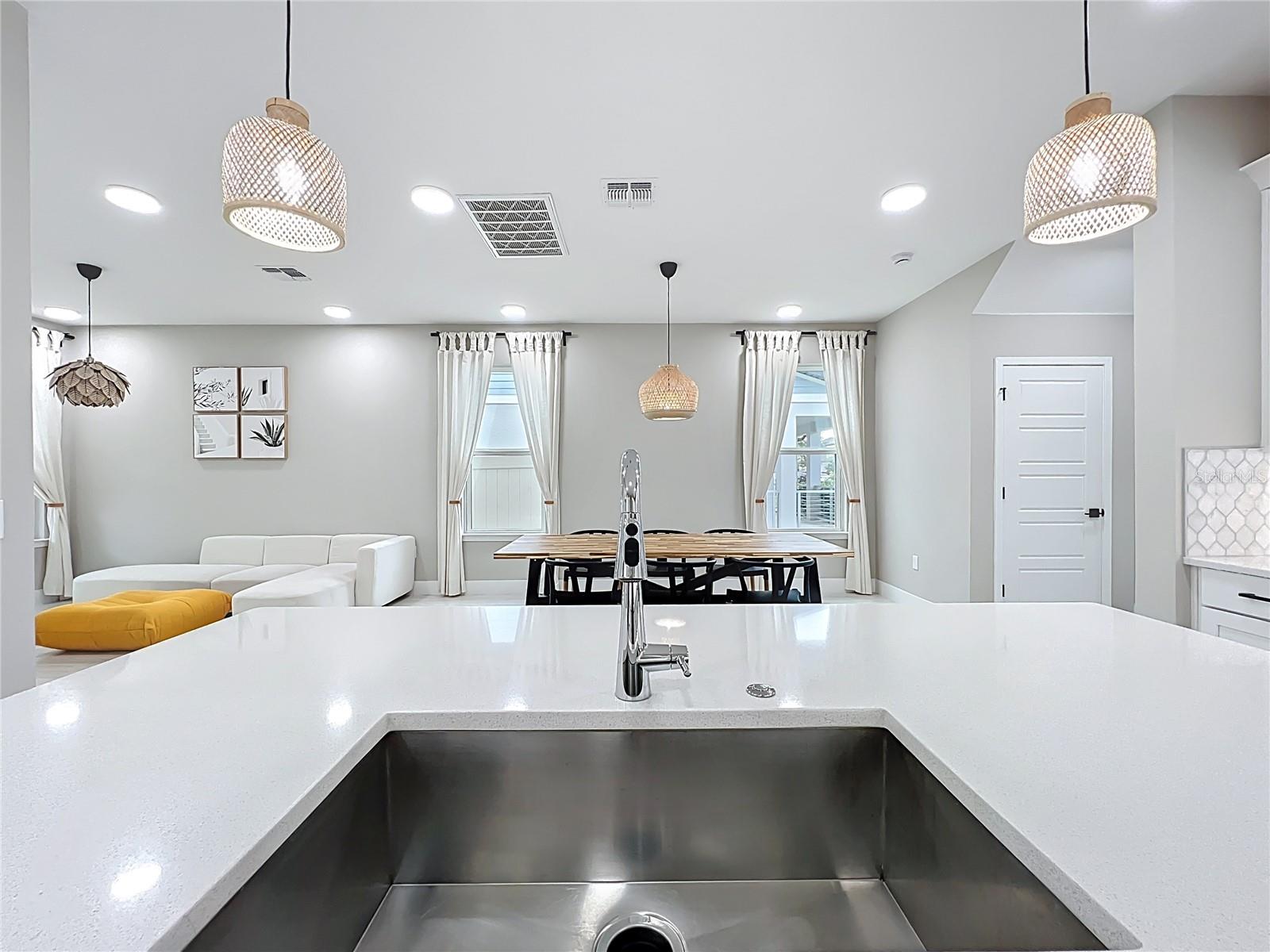 Image 16 of 95 For 14334 Braemar Street