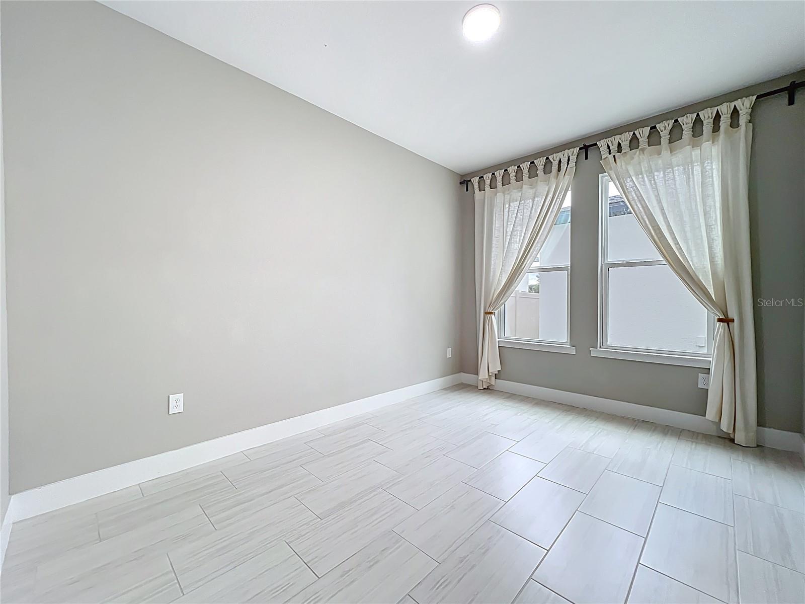 Image 28 of 95 For 14334 Braemar Street