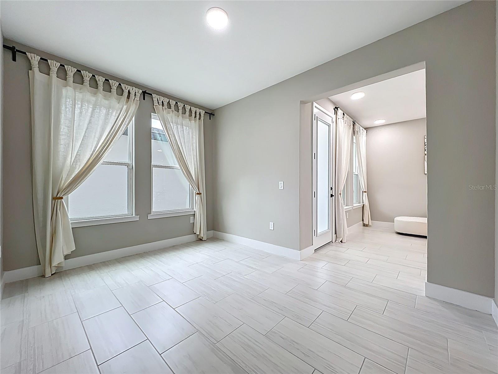 Image 29 of 95 For 14334 Braemar Street