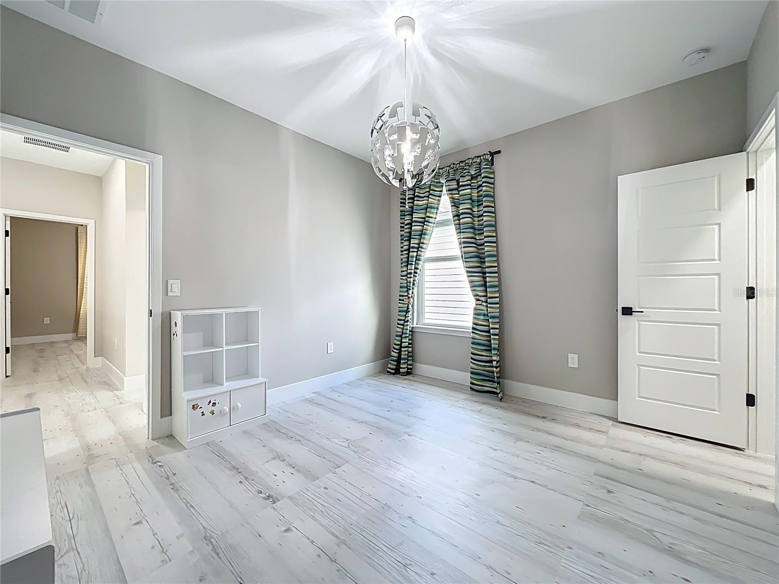 Image 37 of 95 For 14334 Braemar Street