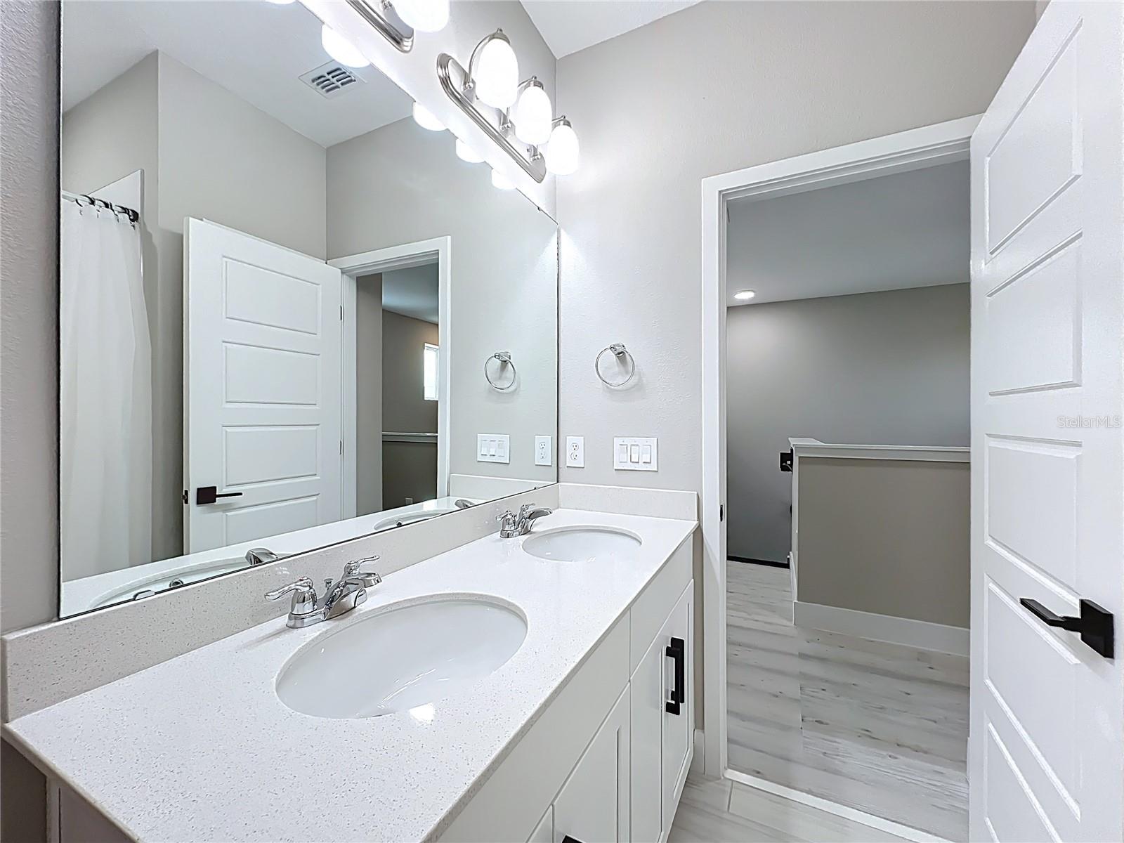 Image 43 of 95 For 14334 Braemar Street