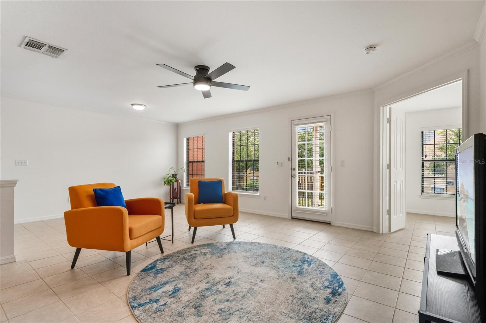 Image 18 of 45 For 1001 Via Capri Lane 201