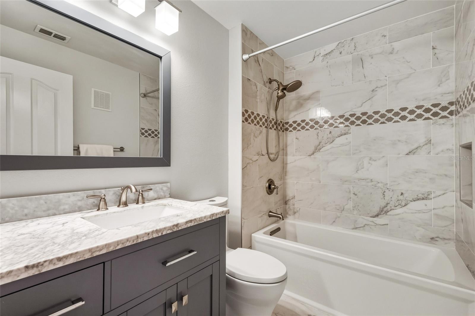 Image 33 of 45 For 1001 Via Capri Lane 201