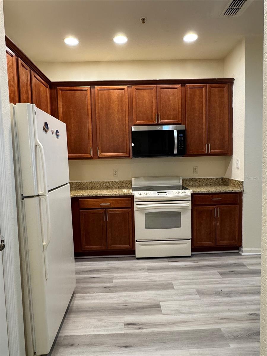 Image 13 of 31 For 3025 Greystone Loop 103