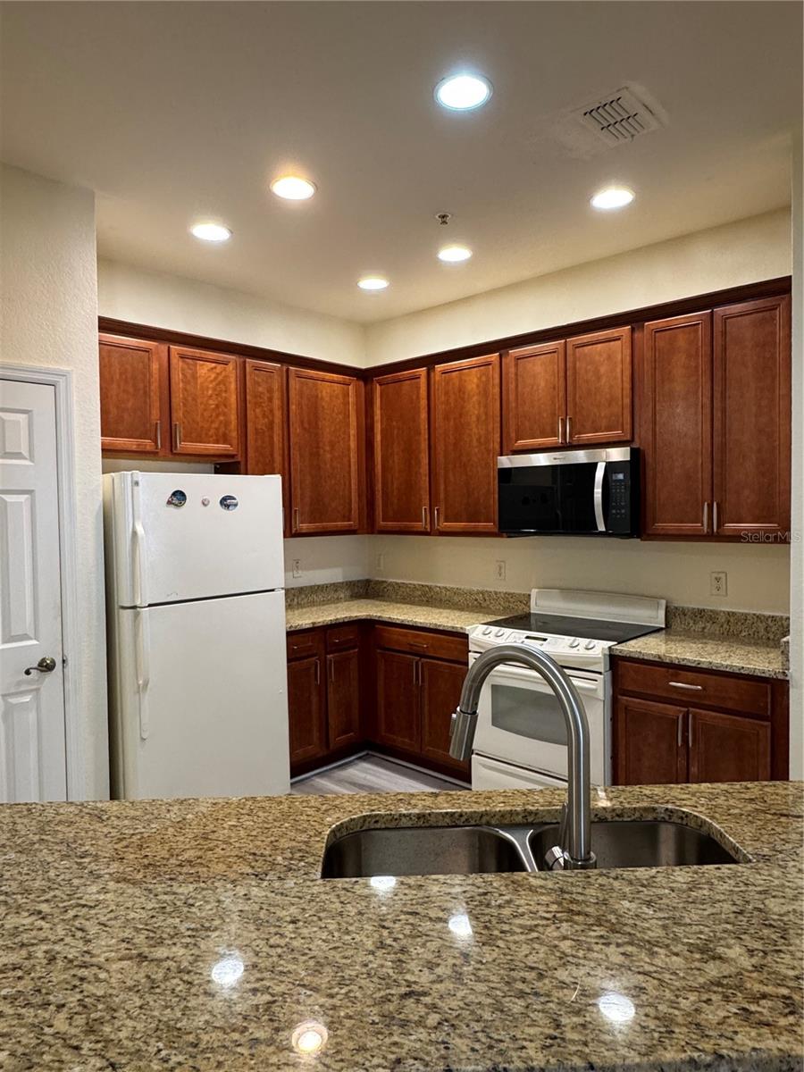 Image 15 of 31 For 3025 Greystone Loop 103