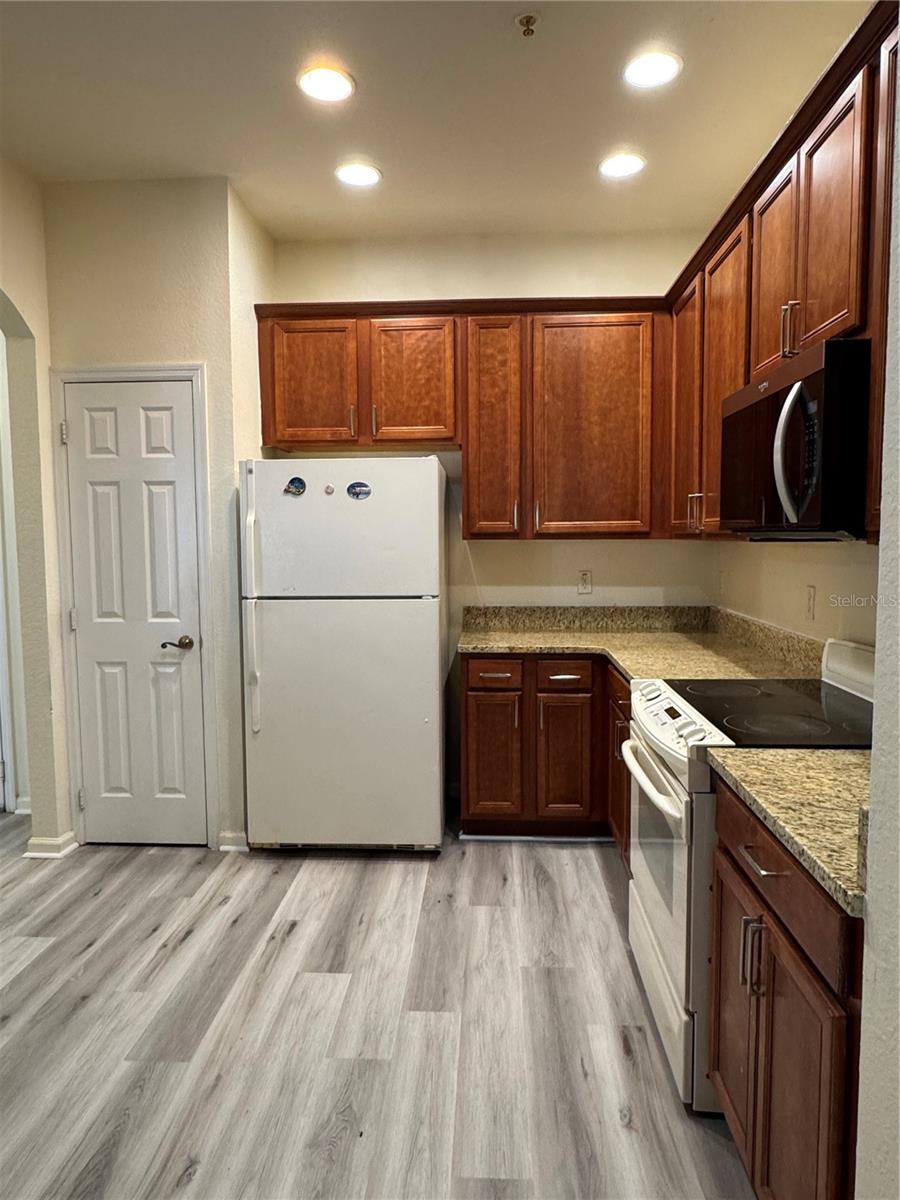 Image 17 of 31 For 3025 Greystone Loop 103