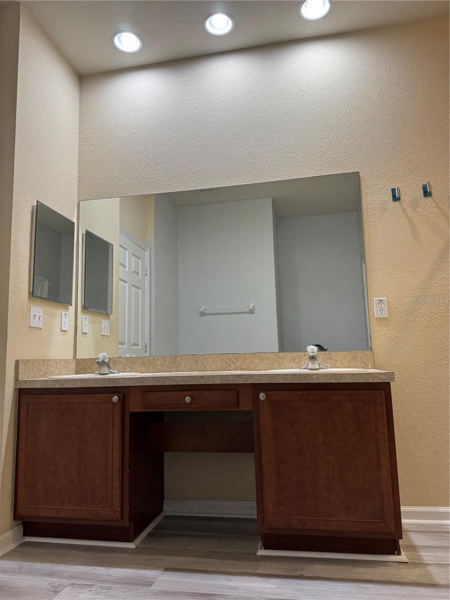 Image 24 of 31 For 3025 Greystone Loop 103