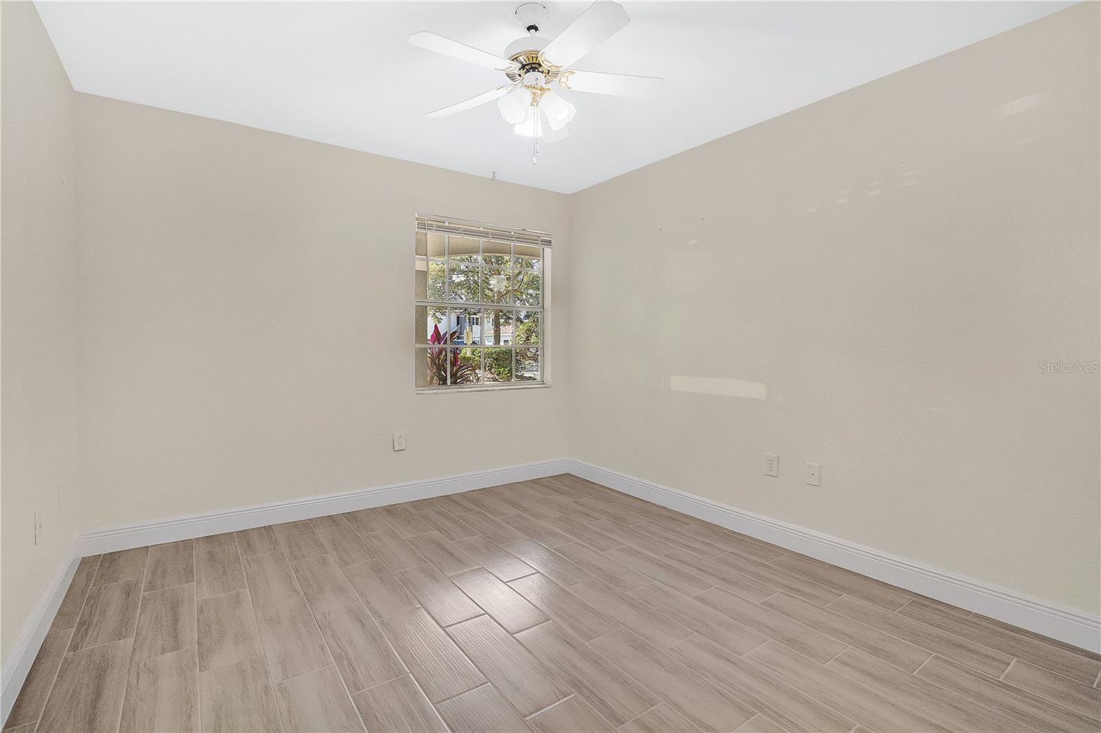 Image 22 of 31 For 13953 Fairway Island Drive 616