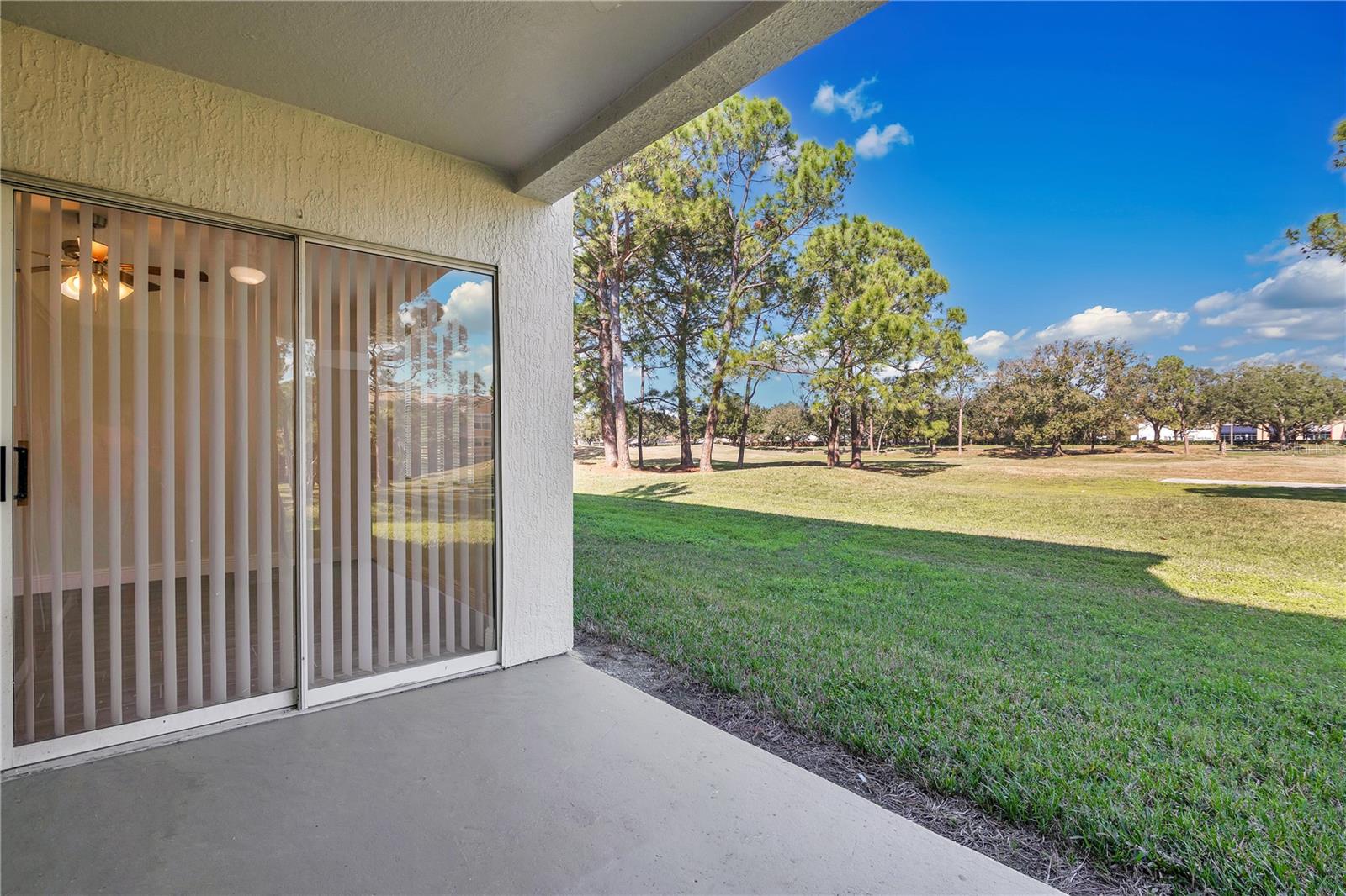 Image 24 of 31 For 13953 Fairway Island Drive 616