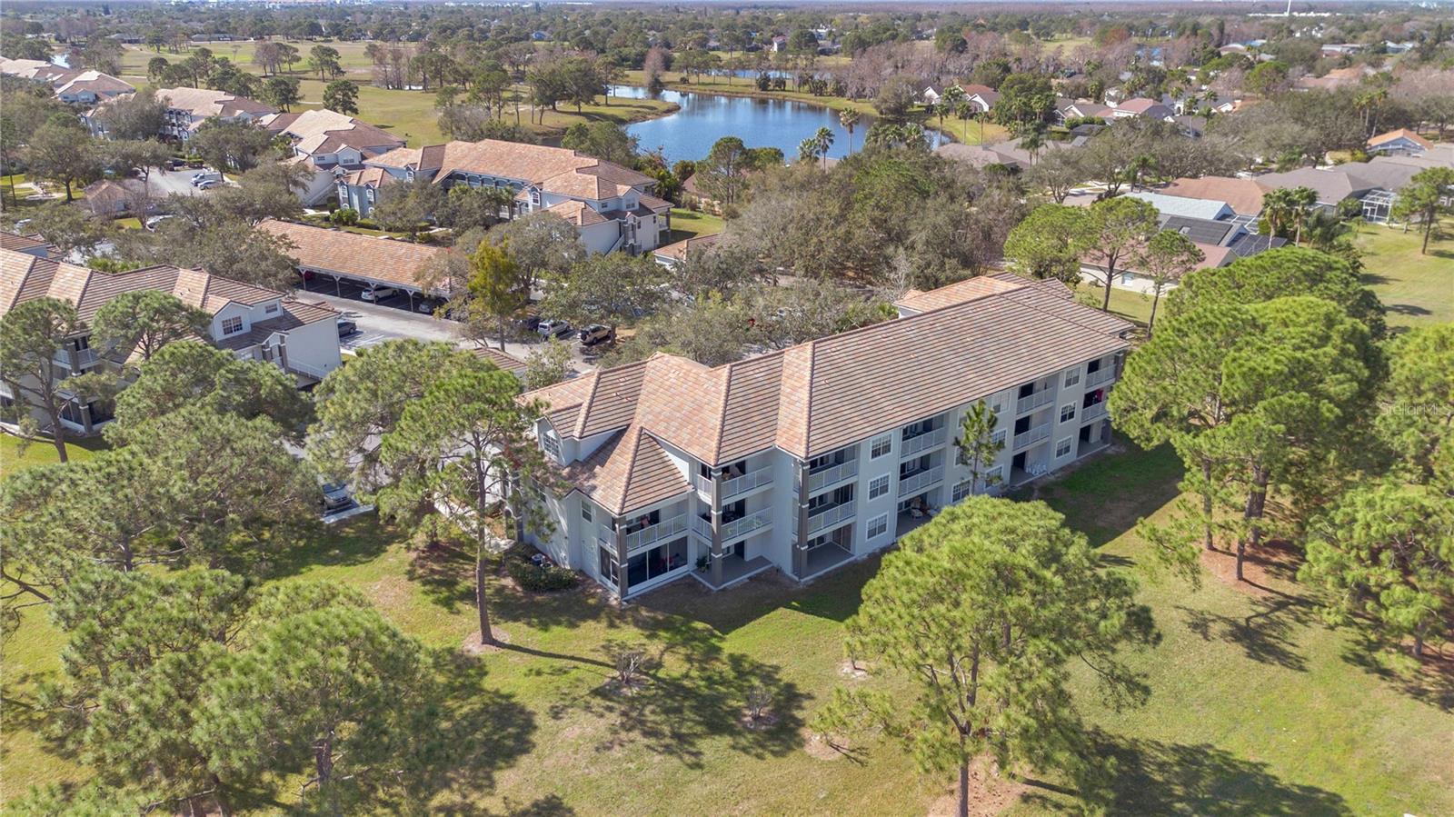 Image 8 of 31 For 13953 Fairway Island Drive 616