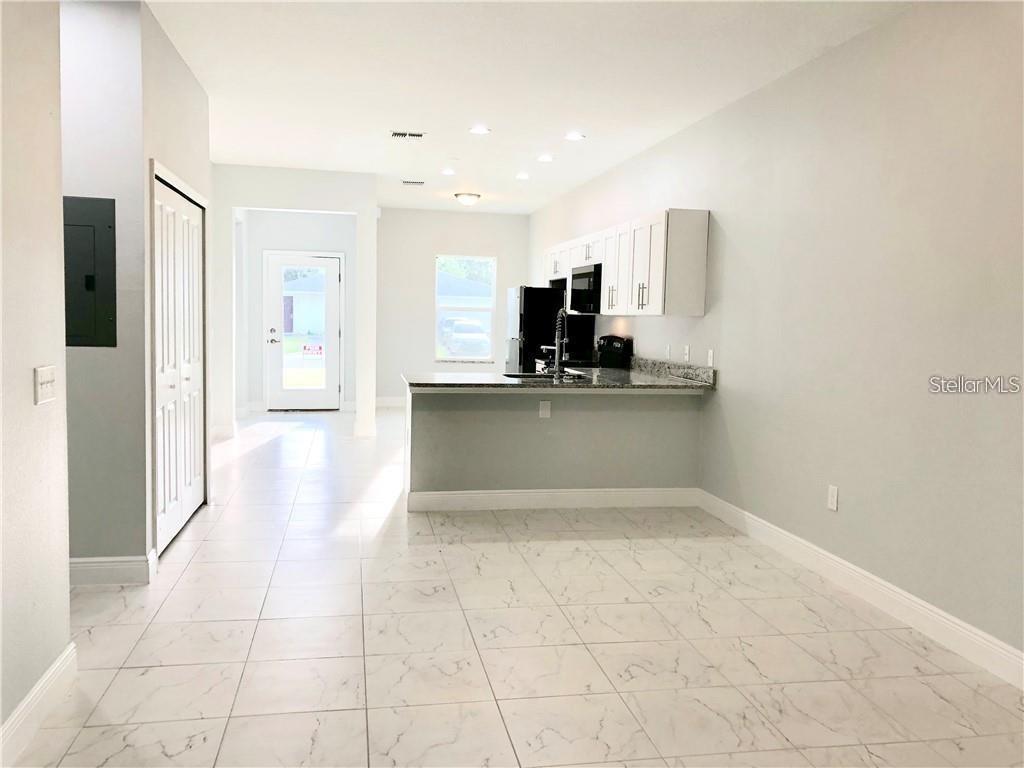 Image 6 of 6 For 717 Camel Court