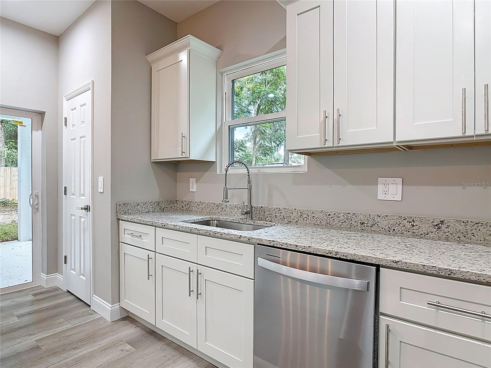 Image 16 of 54 For 905 Garfield Avenue